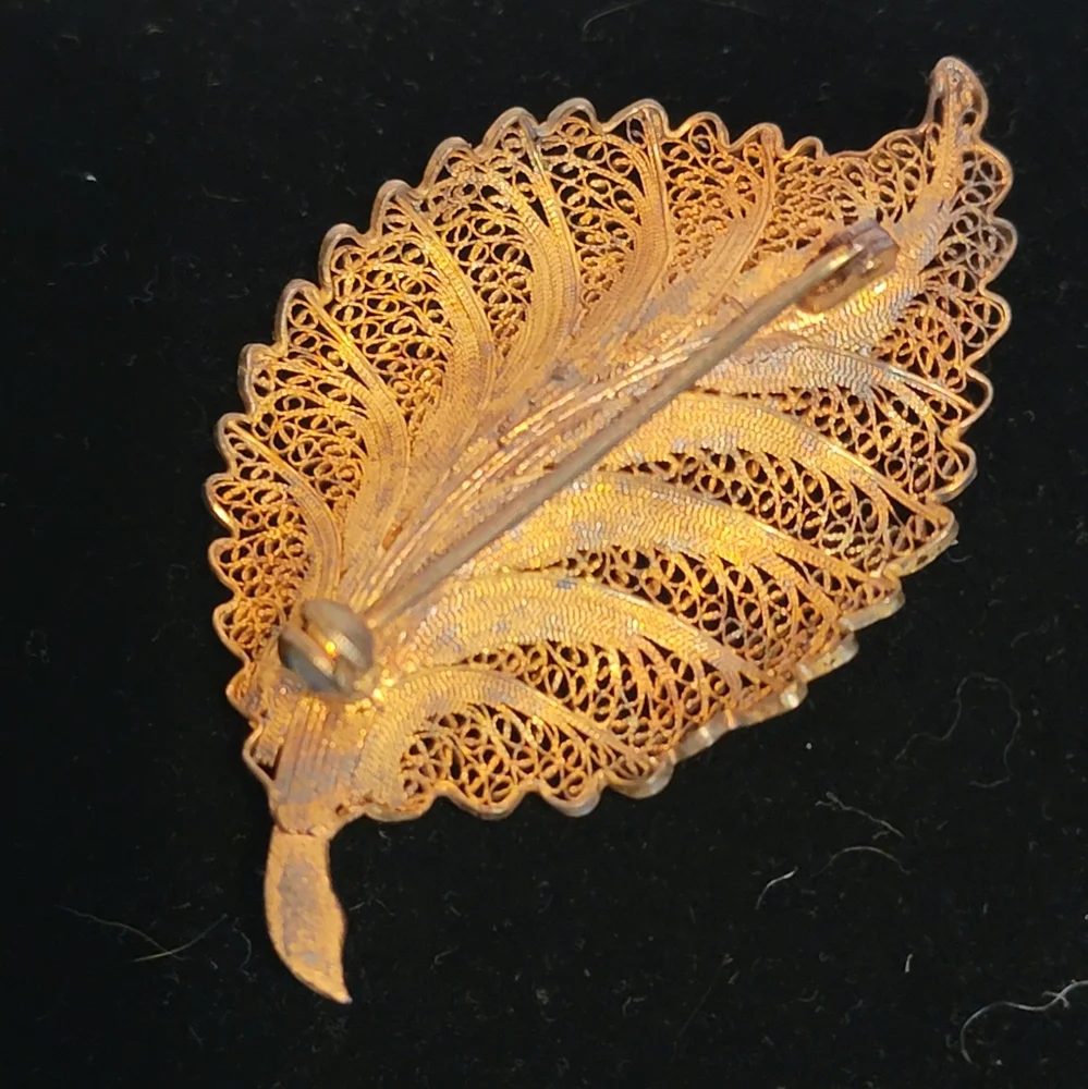 Vintage Gold Tone Filigree Wirework Leaf Brooch Pin 2